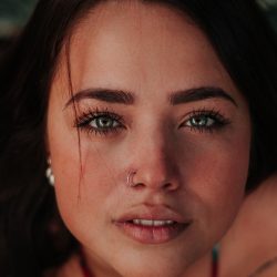 Coloured contact lenses