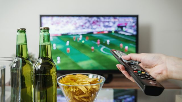TV screens size, viewing distance and eye strain
