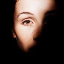 woman left eye