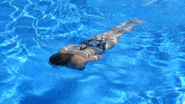 Protect eyes when swimming