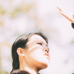 sun can damage eyes: shielding face from sun