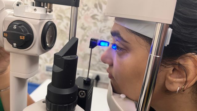 Dr Shibal Bhartiya eye pressure test in Gurgaon, Goldmann tonometry at the slit lamp